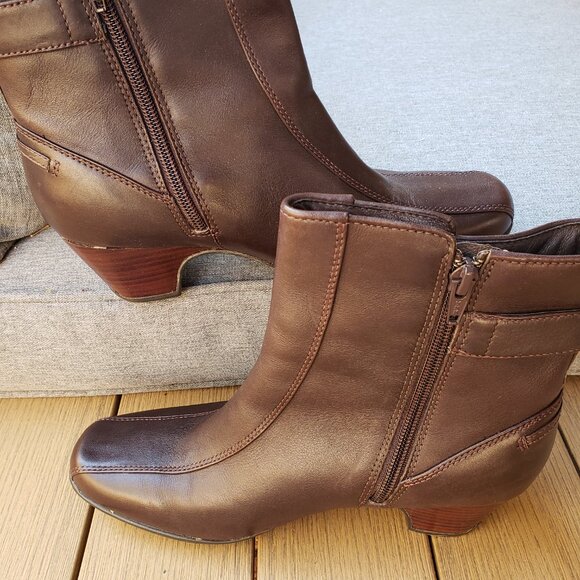 BNWoT CLARKS ARTISIAN leather heel boot 85961 cocoa brown (9) - Picture 5 of 7
